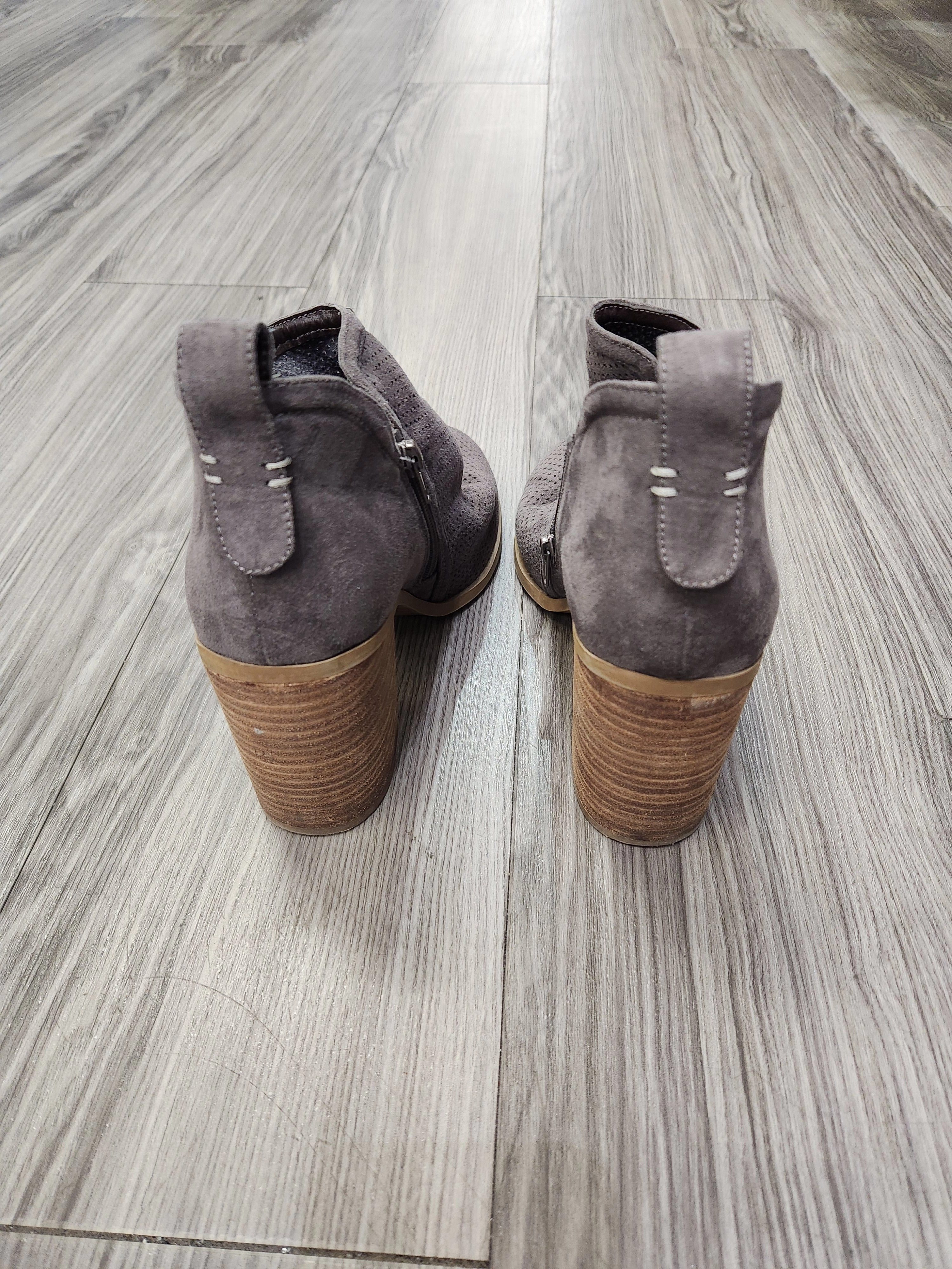 Boots Ankle Heels By Madden Girl In Brown & Tan, Size: 9.5 Cream Colored Boots