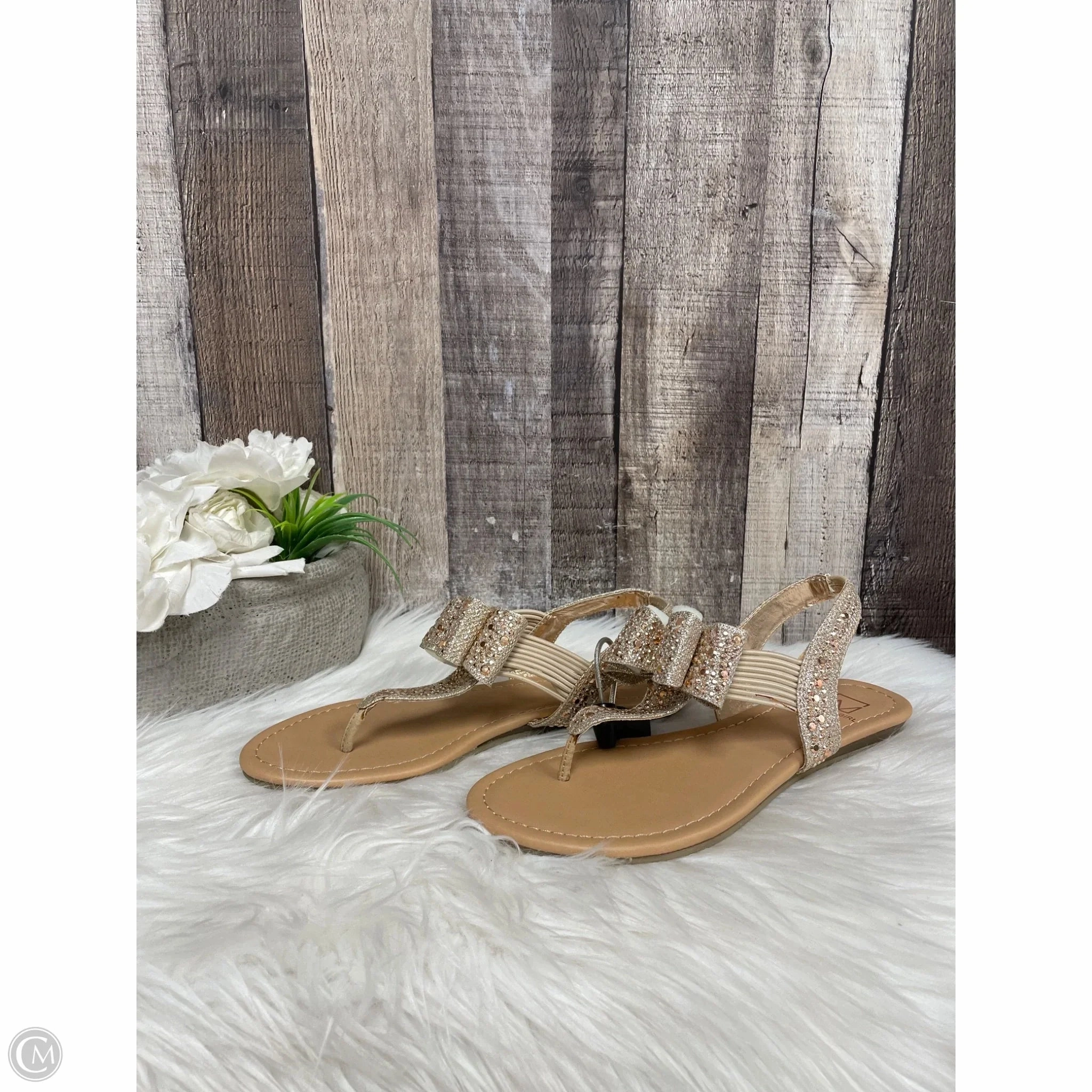 Sandals Flats By Material Girl In Gold, Size: 6 Running In Sandals