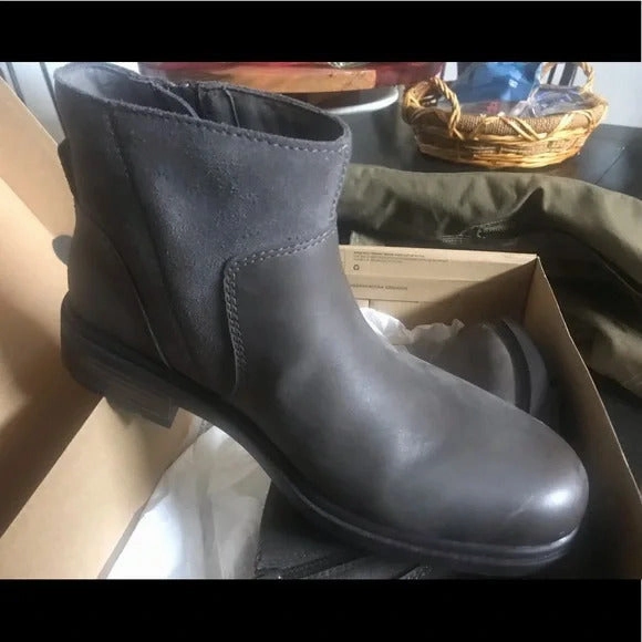 Waterproof Step In Shoes UGG WOMEN'S HARRISON ZIP BOOT